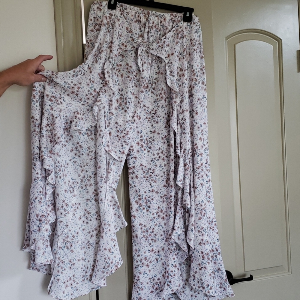 Pants wide legged ruffled